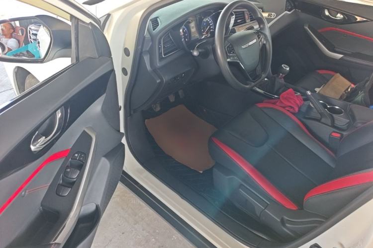 Used Venucia D60 2018 1.6L Manual Smart Connect Elite Edition
