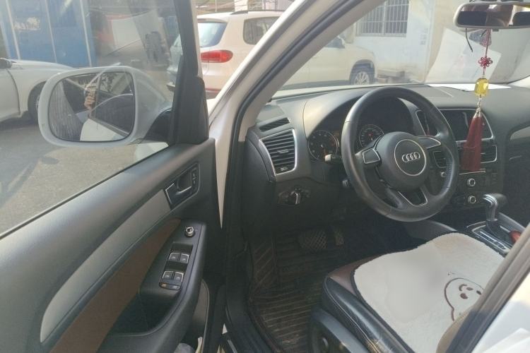 Used Audi Q5 2017 Plus 40 TFSI Ambition Model Driver Seat