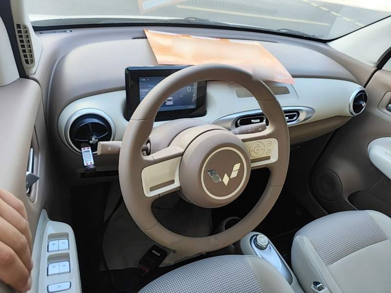 Used Wuling Hongguang MINIEV 2025 Four-Door Version Advanced Edition — 9
