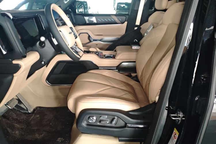 Used Formula Leopard 8 2025 Smart & Brave Flagship Edition 6 Seats Left Front Seat