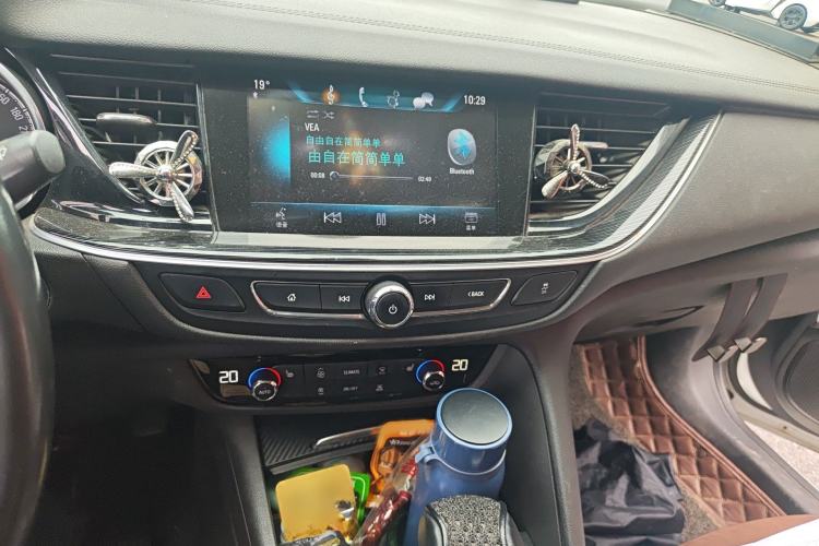 Used Buick Regal 2017 20T Elite Edition Audio And AC Panel