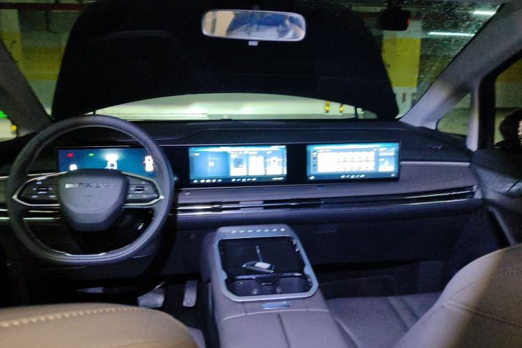 Used SAIC MAXUS G70 2024 2.0T Automatic Luxury Edition 7 Seats