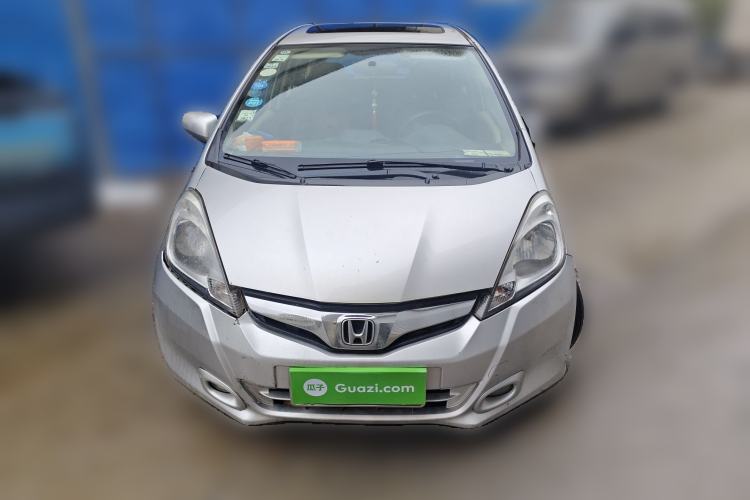Used Honda Fit 2011 1.5L manual luxury version

