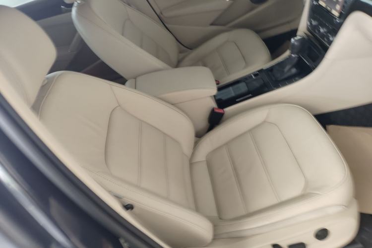 Used Volkswagen Passat 2014 1.8TSI DSG Prestige Navigation Edition Right Front Seat