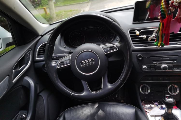 Used Audi Q3 2015 35 TFSI Comfort Model Steering Wheel