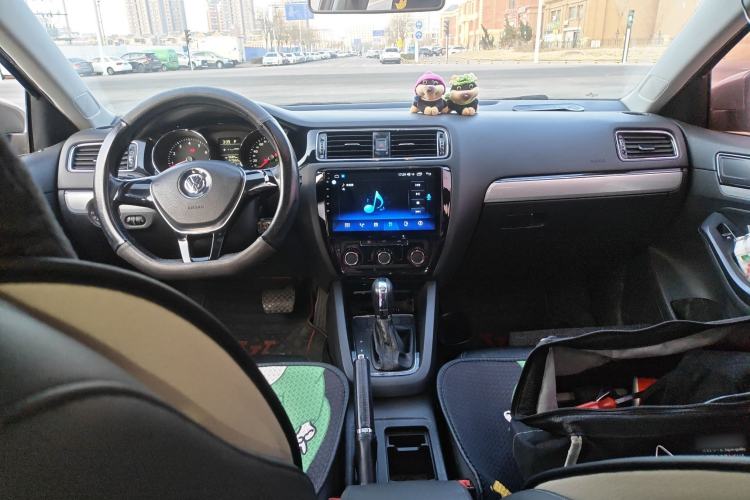 Used Volkswagen Sagitar 2015 1.6L Automatic Comfort Model
