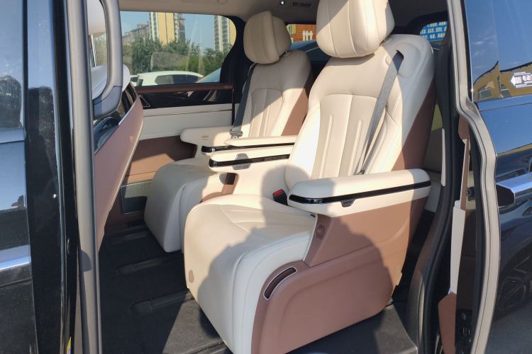 Used BYD Xia 2025 DM-i 1.5T 180km Beyond Edition Interior 4