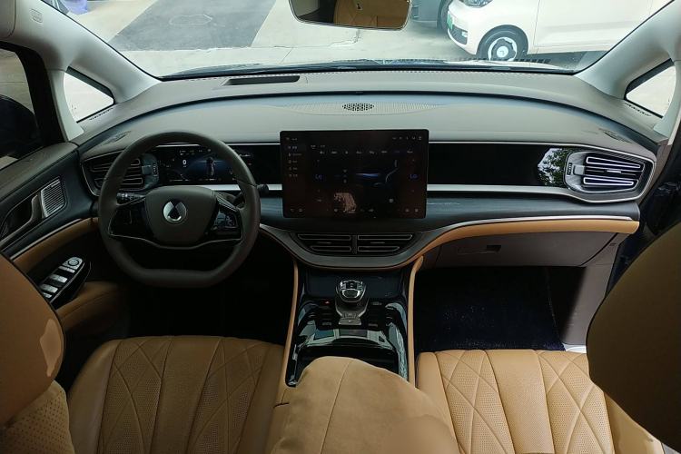 Used Denza D9 2022 DM-i 970 Four-Wheel Drive Prestige Model
