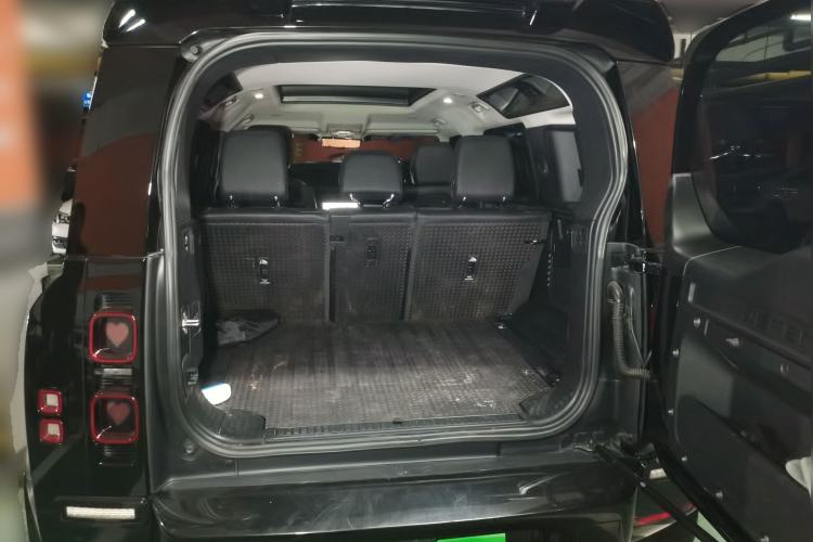 Used Land Rover Defender 2020 110 P400 SE Trunk