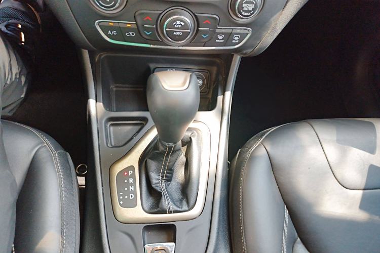 Used Jeep Cherokee 2016 2.0L Superior Edition