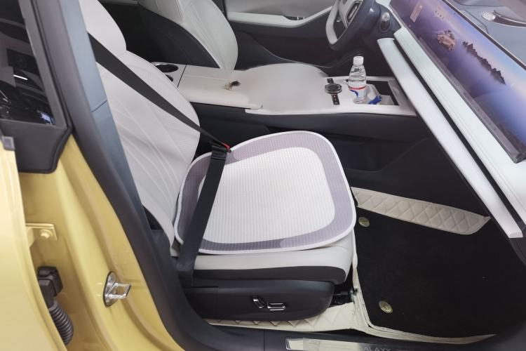 Used Geely Galaxy E8 2024 665 km Range Rear-Drive Starship Long-Range Version