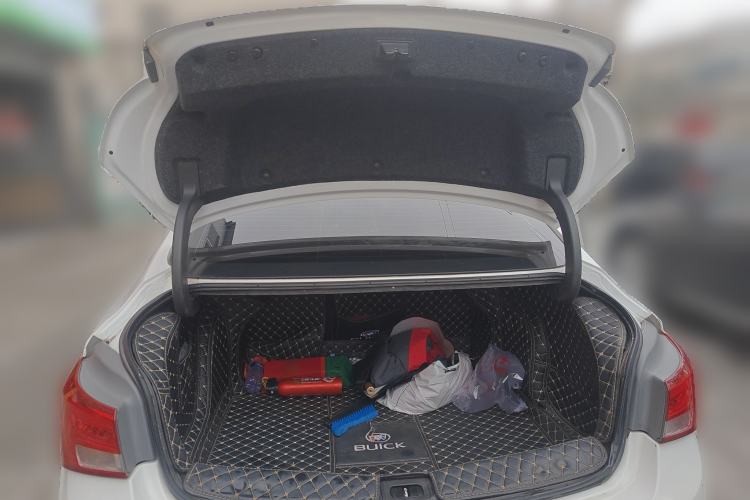 Used Buick Verano 2018 Sedan 20T Dual-Clutch Leading Model Trunk