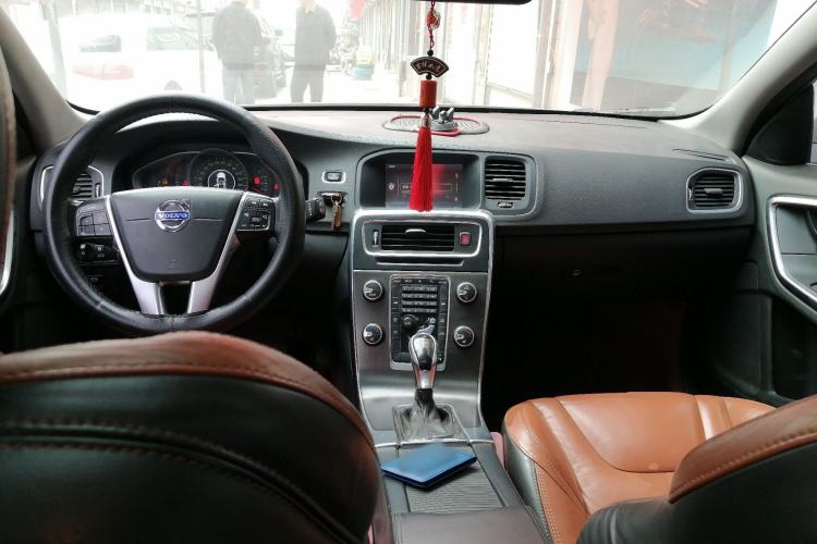 Used Volvo V60 2014 T5 Zhiyi Edition