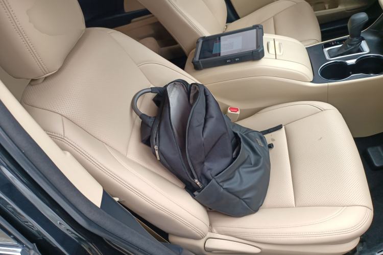 Used Toyota Highlander 2018 2.0T Two-Wheel Drive Elite Edition 5 Seats Emission Standard China V Right Front Seat