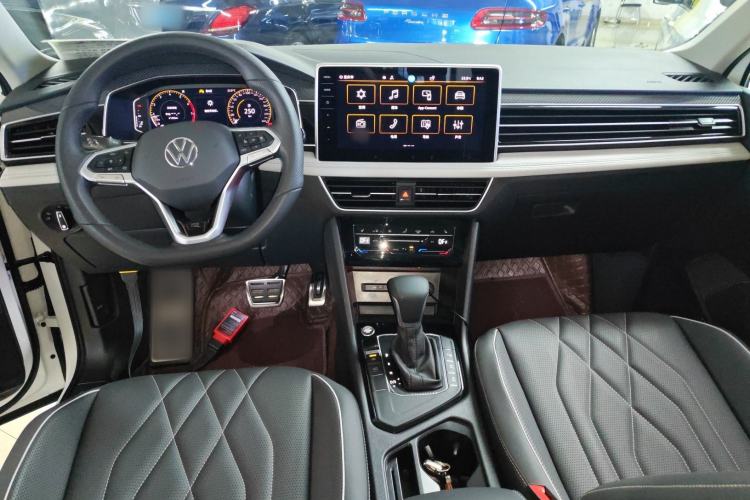 Used Volkswagen Tiguan L 2024 330TSI Automatic Two-Wheel Drive R-Line Enhanced Edition Center Console