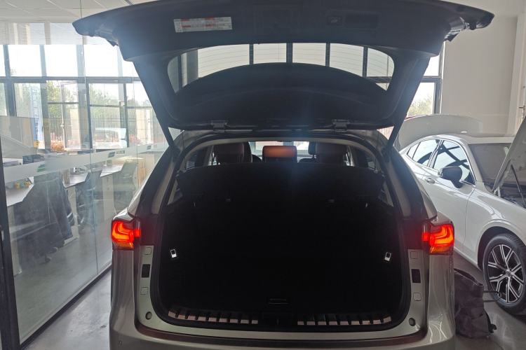 Used Lexus NX 2015 300h All-Wheel-Drive Fēngzhì Edition Trunk
