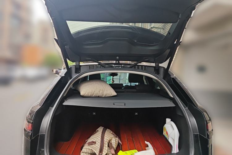 Used Land Rover Range Velar 2019 250 PS Trunk