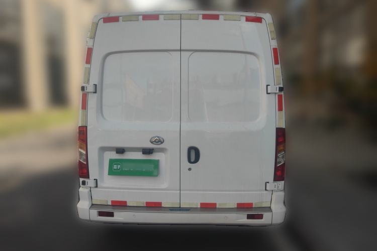 Used SAIC MAXUS Xintu V80 2021 2.0T Manual Classic City Delivery King Short Wheelbase Mid-Roof Design 3 Seats
