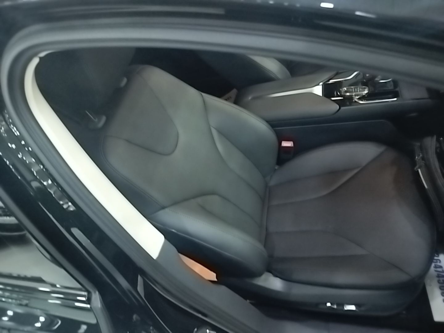 Hongqi E-QM5 2024 610 km PLUS — снимка 19