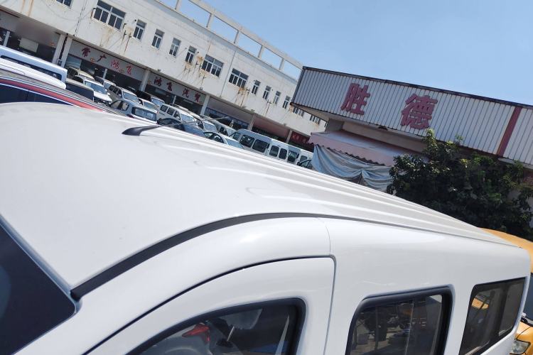 Used Wuling Yangguang 2024 300KM Comfort Version Passenger Van 75kW