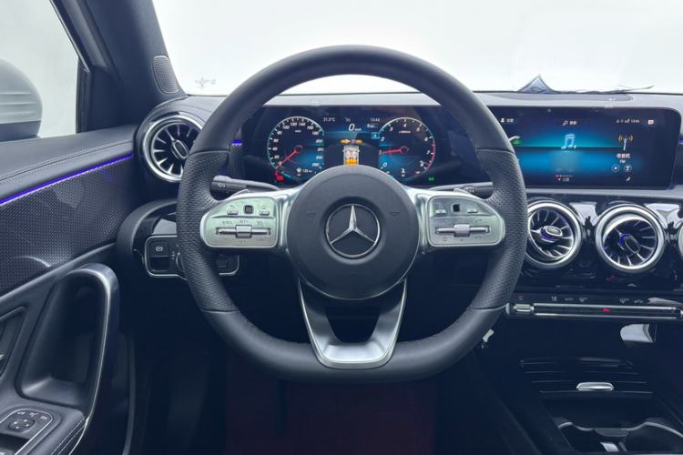 Used Mercedes-Benz A-Class 2022 Restyled A 200 L Sport Sedan Fashion Version Steering Wheel