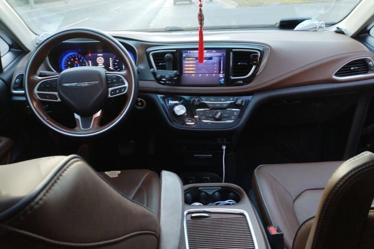 Used Chrysler Grand Voyager 2017 3.6L Premium Edition
