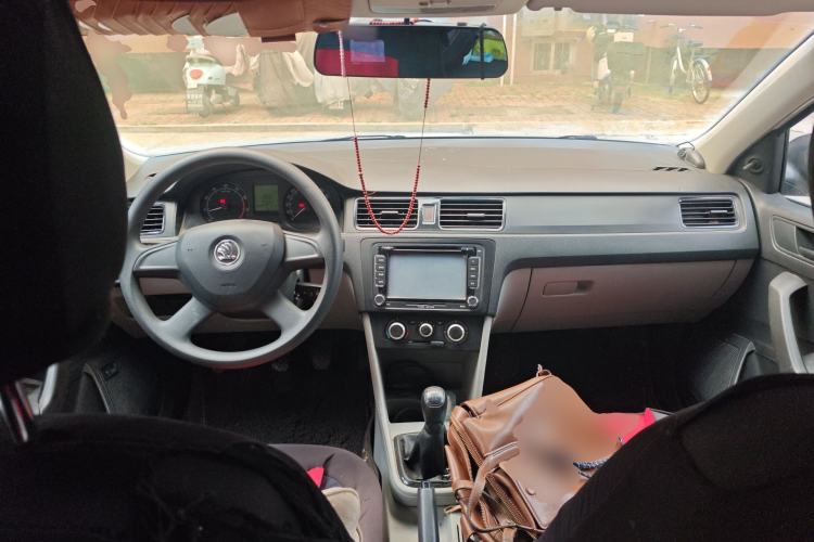 Used Skoda Rapid 2013 1.4L Manual Enjoyment Model Center Console