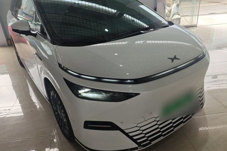 Used XPeng X9 2025 740 Ultra-Long Range Max Front Right 45 Deg