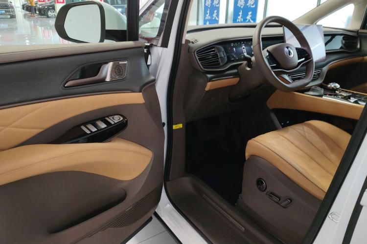 Used Denza D9 2022 DM-i 970 Four-Wheel Drive Flagship Model
