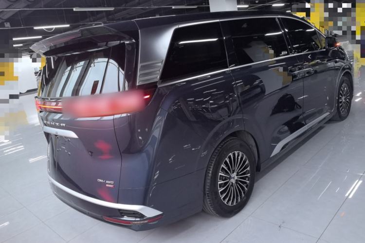 Used Denza D9 2025 DM-i Intelligent Drive 1020 Four-Wheel Drive Flagship Model
