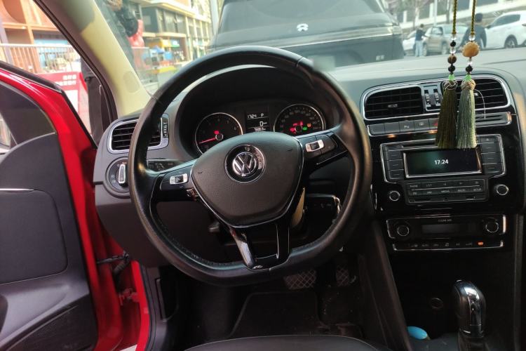 Used Volkswagen Polo 2016 1.6L Automatic Luxury Model Steering Wheel