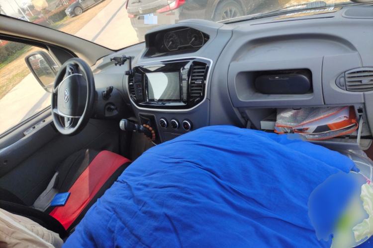 Used SAIC MAXUS Xintu V80 2020 2.5T Manual Classic City Delivery King Long Wheelbase Mid-Height 2/3 Seats