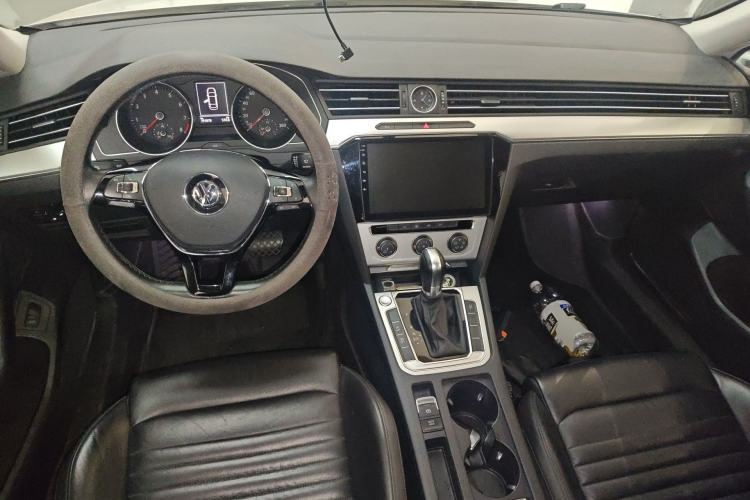 Used Volkswagen Magotan 2017 330TSI DSG Comfort Model Center Console