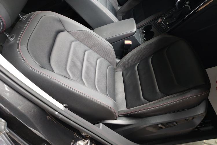 Used Volkswagen Tayron 2022 280TSI Two-Wheel Drive Luxury Smart Connectivity Version Right Front Seat