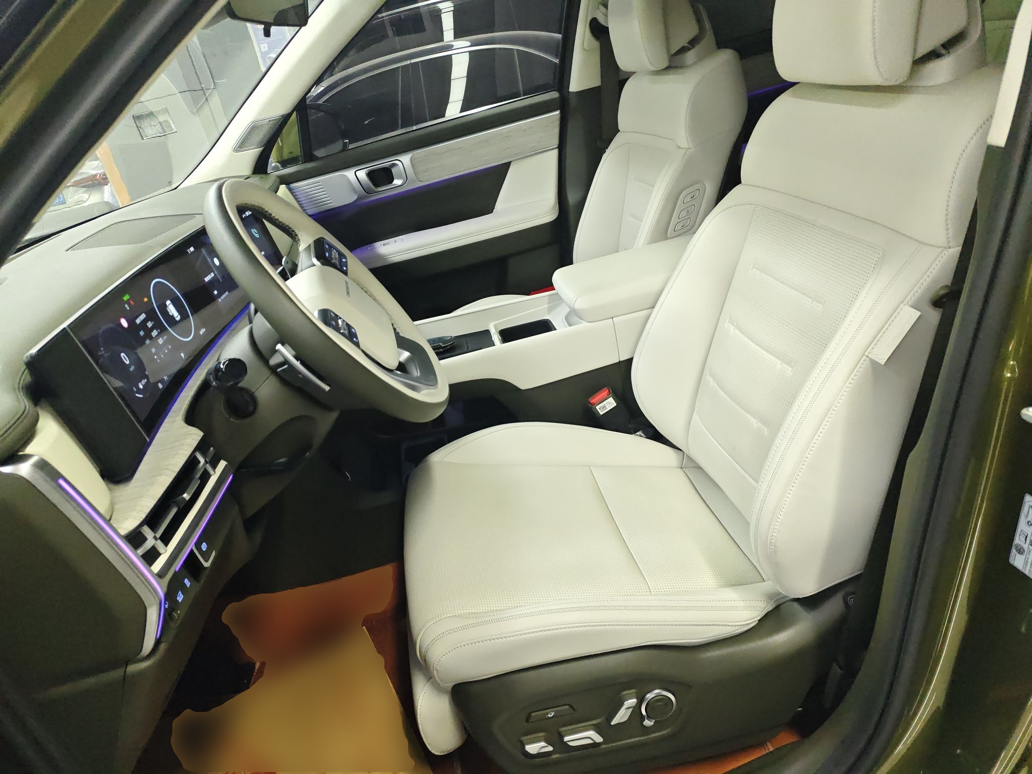 Переднее сиденье в автомобиле