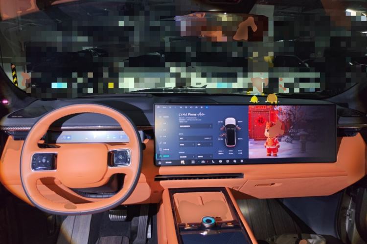 Used Lynk & Co 900 2025 2.0T Ultra Center Console