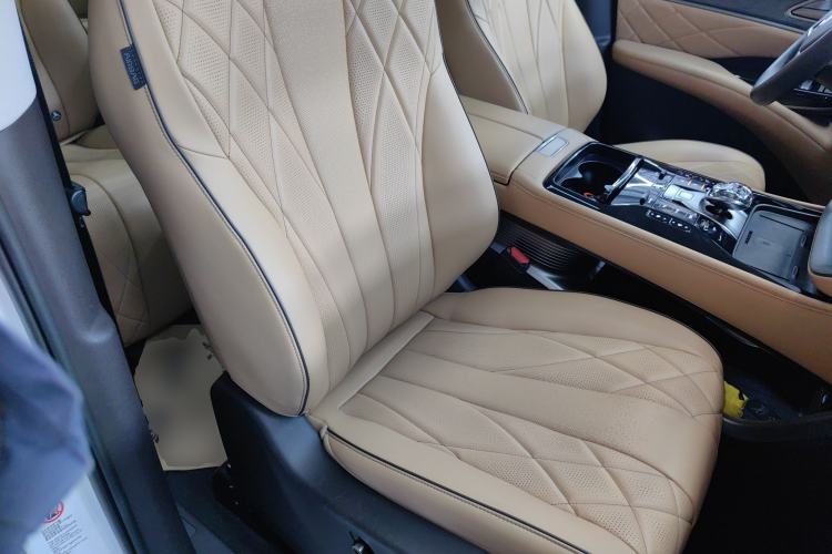 Used Denza D9 2024 DM-i 970 Luxury Model
