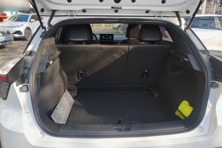 Used MG 4 EV 2022 425 km Luxury Edition Trunk