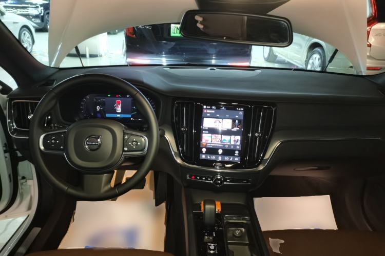 Used Volvo S60 2025 B4 Zhiyi Luxury Edition
