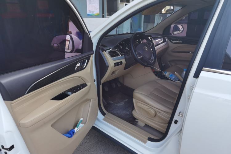 Used Baojun 730 2016 1.5T Manual Comfort Version 7 Seats