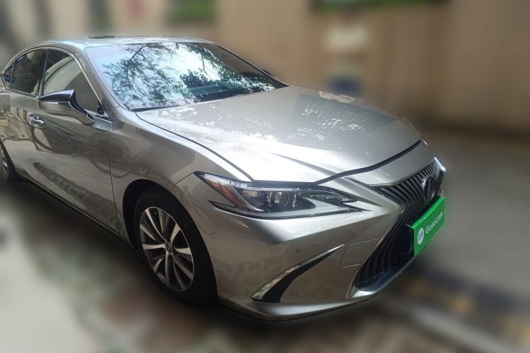 Used Lexus ES 2020 300h Premier Edition