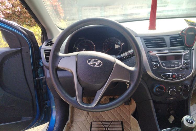 Used Hyundai Verna Ray 2014 1.4L Manual GLX
