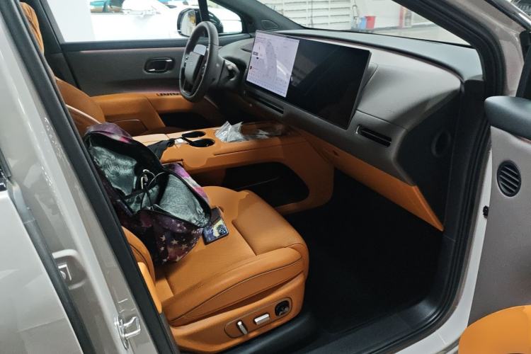 Used Li Auto i8 2025 Model Standard Version Right Front Seat