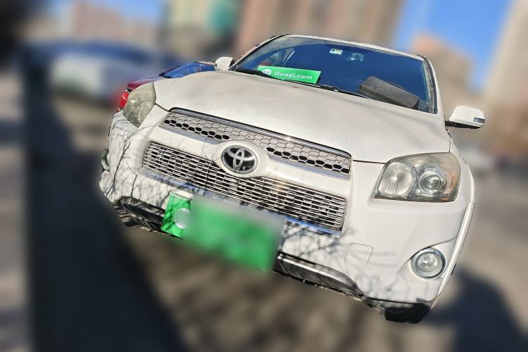 Used Toyota RAV4 2012 Luxurious 2.4L Automatic 4x4 with Stylish Features
