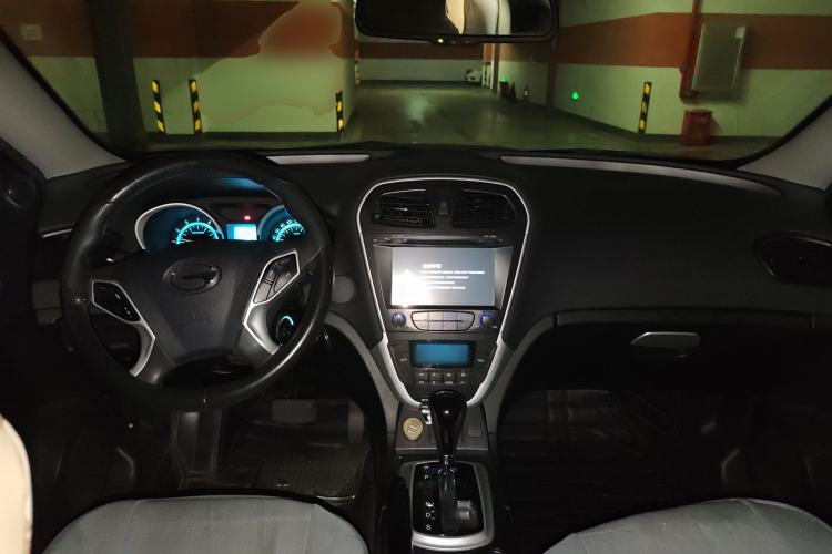 Used GAC Trumpchi GS5 2014 1.8T Automatic Two-Wheel Drive Supreme Edition Center Console