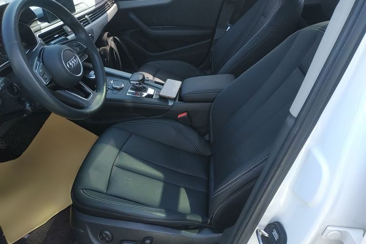 Used Audi A4L 2019 40 TFSI Ambition China VI Left Front Seat