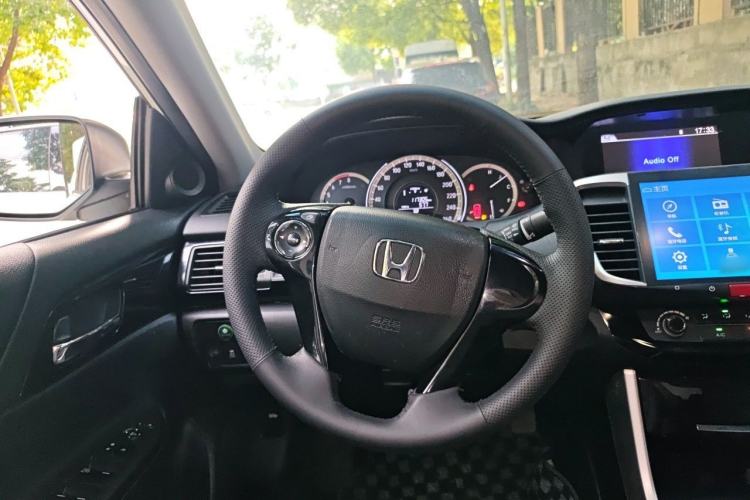 Ojetý Honda Accord 2016 2.0L Comfort Edition