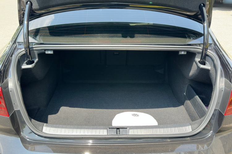 Used Volkswagen Magotan 2023 2 Million Units Limited Edition 330TSI DSG Leading Version
