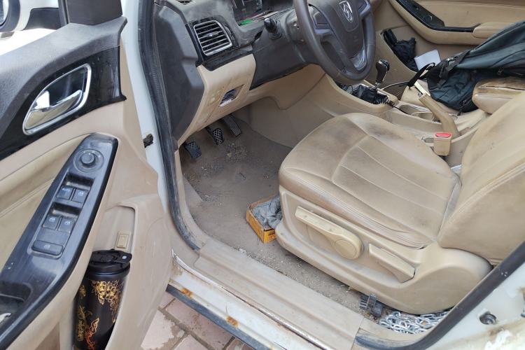 Used Baojun 730 2014 1.5L manual Comfort version 7 seats