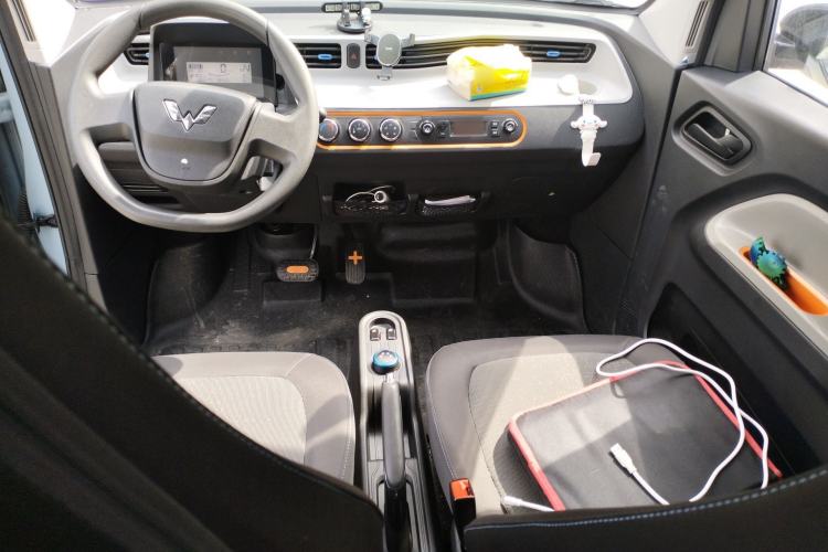 Used Wuling Hongguang MINIEV 2022 Easy Version Lithium Iron Phosphate Center Console